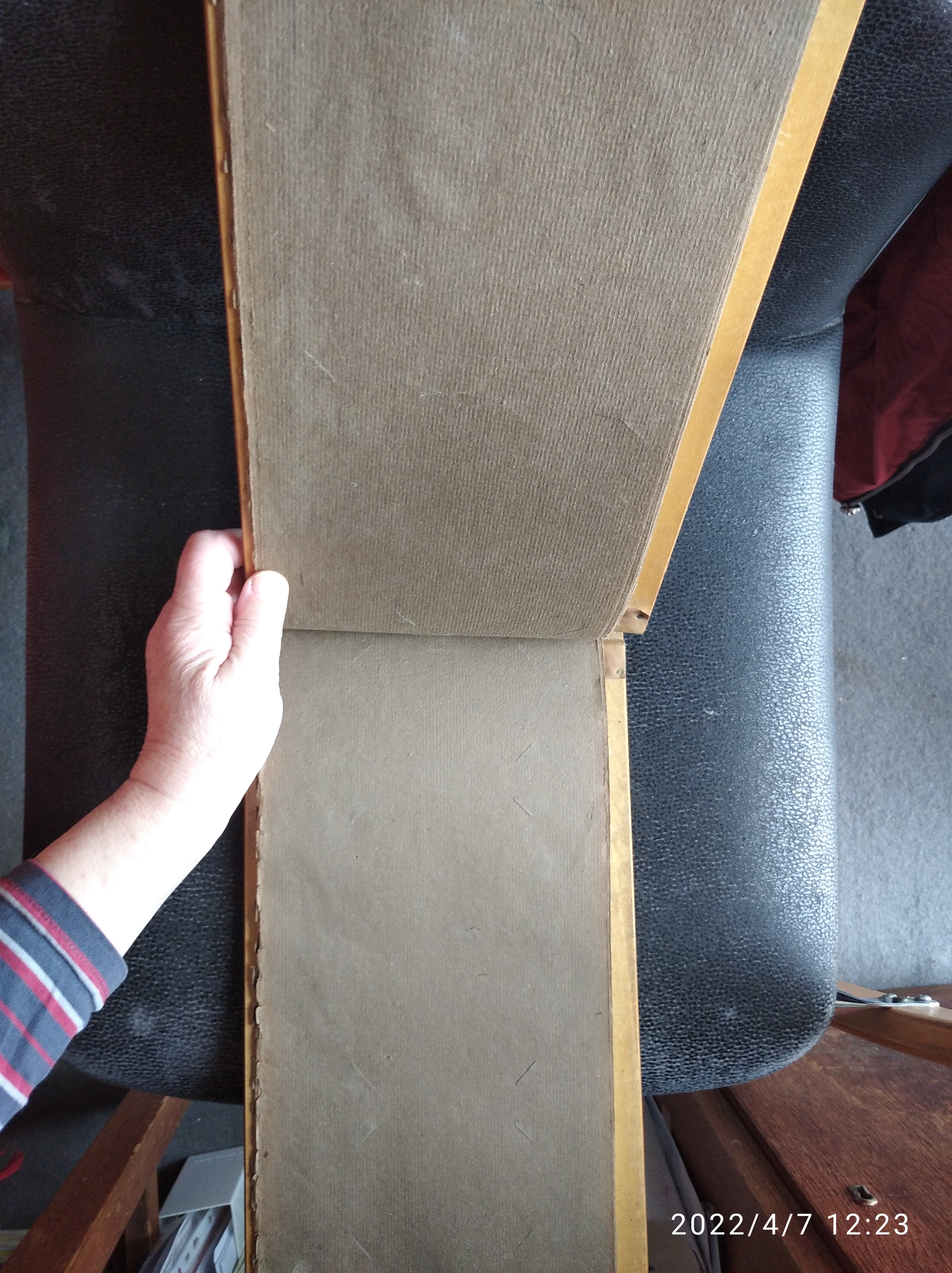 Dřevěné album na fotografie