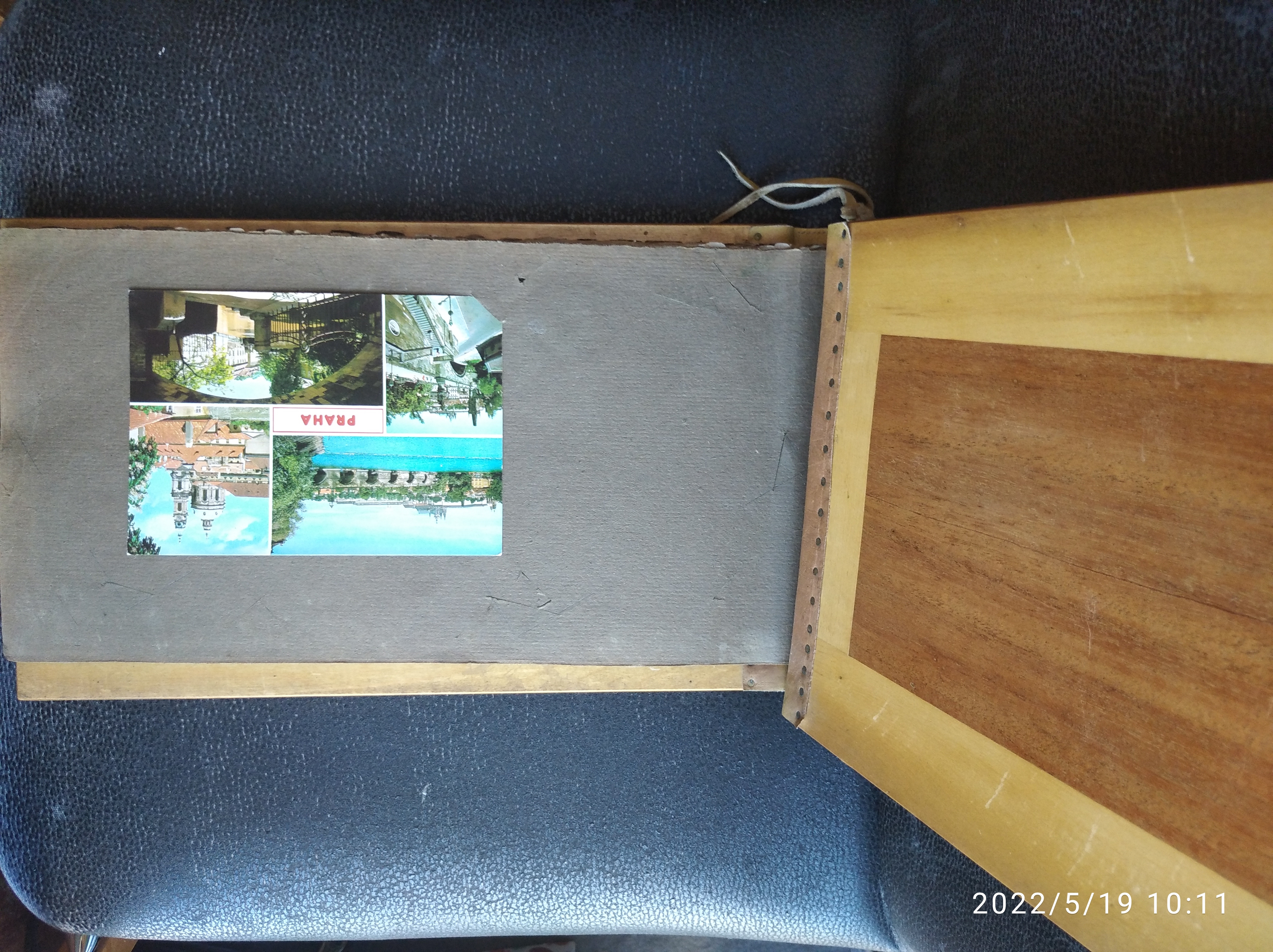 Dřevěné album na fotografie